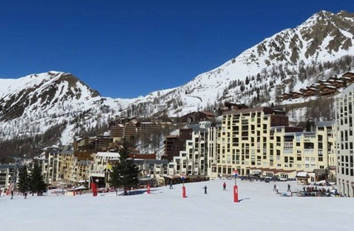 Isola Apartment | Renovated 2-Room Apartment with Balcony in Quiet Hamlet, Near Ski Resorts