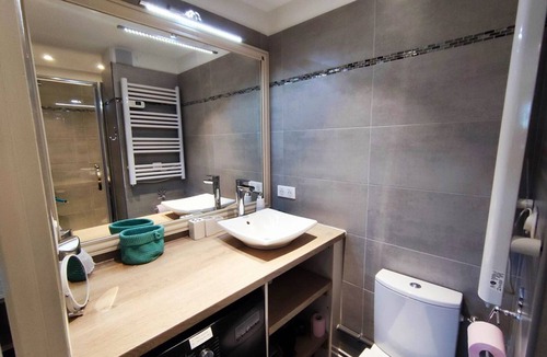 Isola Apartment | Renovated 2-Room Apartment with Balcony in Quiet Hamlet, Near Ski Resorts