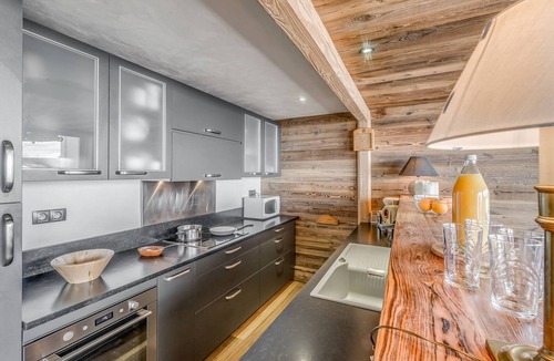 Tignes le Lac Apartment | Renovated 3* apartment - 8 ppl - Chalet style with balcony in Tignes
