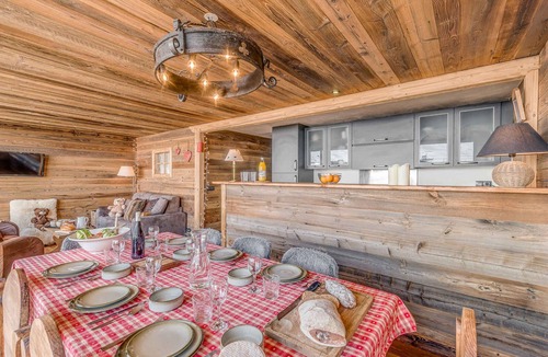 Tignes le Lac Apartment | Renovated 3* apartment - 8 ppl - Chalet style with balcony in Tignes