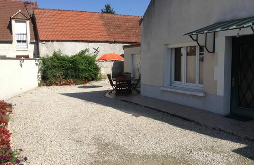 Nouan-sur-Loire Cottage | Renovated 4-Bedroom House near Loire Castles, Ideal for Families & Pros