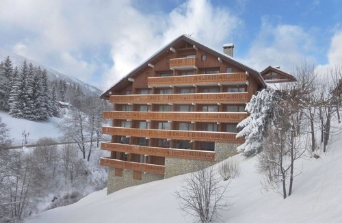 Meribel Centre Apartment | Renovated 6-room apartment for 10, central Méribel, near slopes, with Wifi
