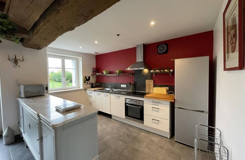 Monetay-sur-Loire Cottage | Renovated bourbon house with terrace, Wifi and parking