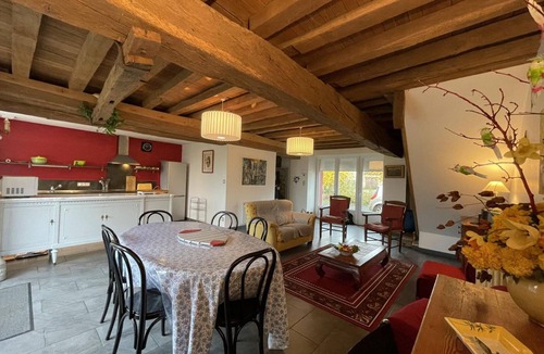 Monetay-sur-Loire Cottage | Renovated bourbon house with terrace, Wifi and parking