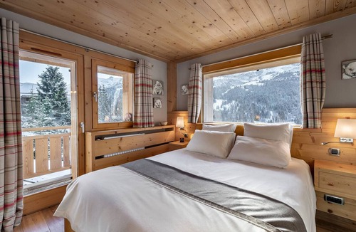 Meribel Ski Chalet | Renovated family chalet with sauna near the slopes