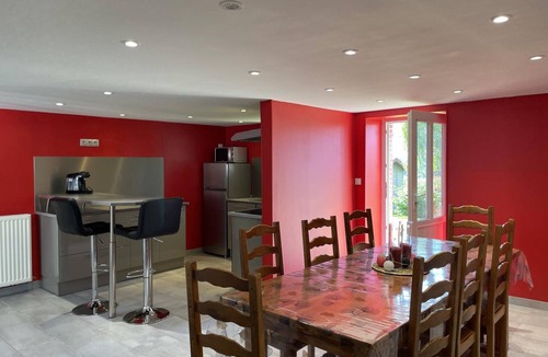 Isle-et-Bardais Cottage | Renovated farmhouse with private pond, pets allowed
