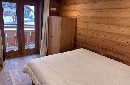 Pralognan-la-Vanoise Apartment | Renovated apartment, private parking, sleeps 6, Pralognan-la-Vanoise