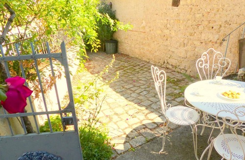 Billy Cottage | Renovated house with castle view, pets allowed, panoramic terrace