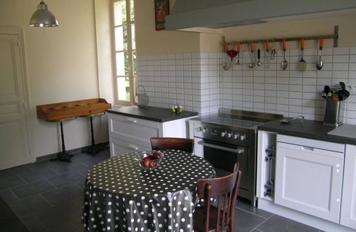 Cerilly Cottage | Renovated period house with pool and spa in Cérilly