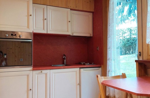 Chamonix City Centre Apartment | Renovated studio 16m2, terrace, pets allowed, parking, near Brévent cable car