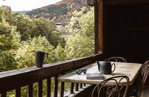 La Clusaz Ski Chalet | Renovated Savoyard chalet, 10 pers, near slopes, pets allowed
