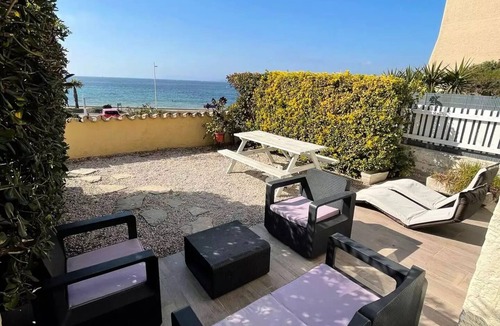 Le Brusc Apartment | Residence Les Charmettes - 3 Rooms for 6 People