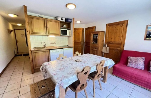 Flumet Apartment | Residence Le Schuss 1 - Large south terrace at the foot of the slopes of Espace Diamant