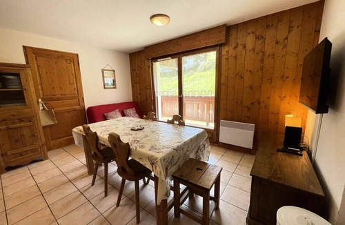 Flumet Apartment | Residence Le Schuss 1 - Large south terrace at the foot of the slopes of Espace Diamant