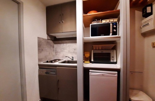 Les Menuires Apartment | Resort center, 1st floor, balcony, tv, 17m², Les Menuires