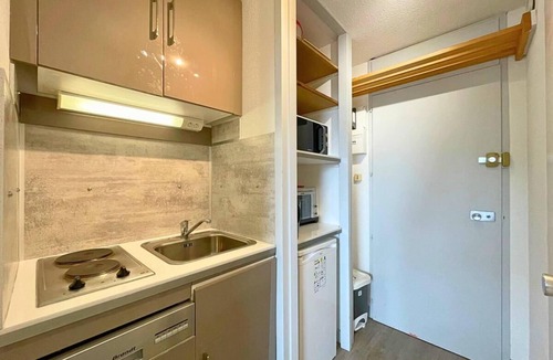 Les Menuires Apartment | Resort center, 1st floor, balcony, tv, 17m², Les Menuires