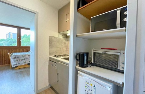 Les Menuires Apartment | Resort center, 1st floor, balcony, tv, 17m², Les Menuires