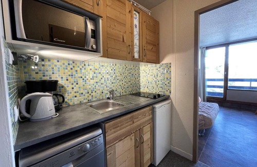 Les Menuires Apartment | Resort center, 7th floor, balcony, tv, 18m², Les Menuires