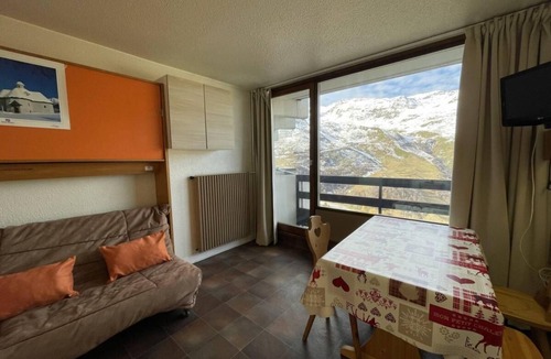 Les Menuires Apartment | Resort center, 7th floor, balcony, tv, 18m², Les Menuires