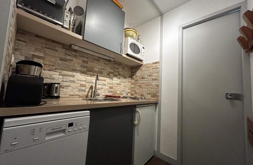 Les Menuires Apartment | Resort center, 7th floor, balcony, tv, 17m², Les Menuires