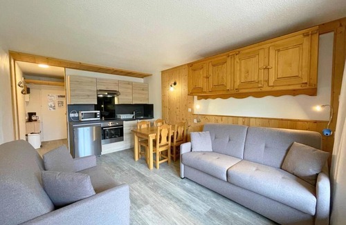 Les Menuires Apartment | Resort center, 8th floor, view ski slopes, balcony, tv, 24m², Les Menuires