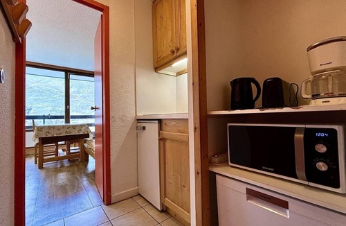Les Menuires Apartment | Resort center, 8th floor, balcony, tv, 18m², Les Menuires