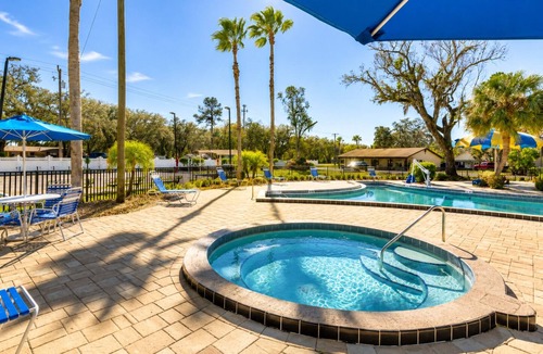 Dover House | Resort-Style 1BR | 3 Pools + Hot Tub | Sleeps 4