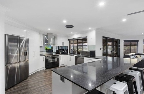 Pacific Pines House | Resort‑Style 5 bedroom Family Home - Pets Welcome - Near Theme Parks