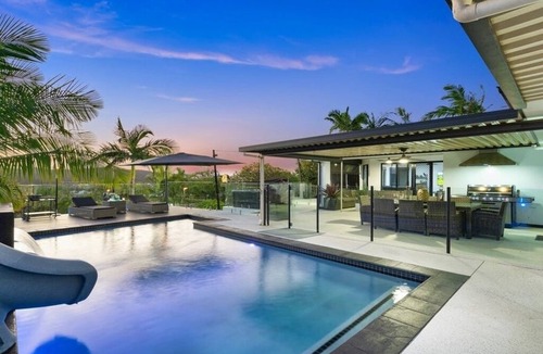 Pacific Pines House | Resort‑Style 5 bedroom Family Home - Pets Welcome - Near Theme Parks