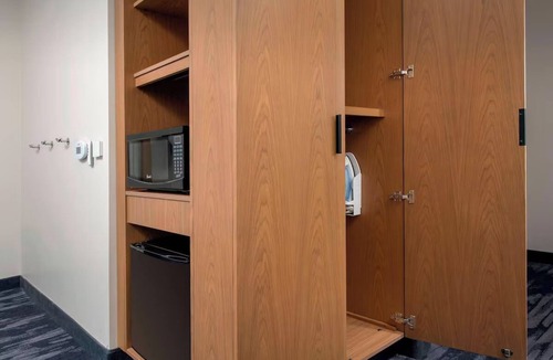 Doral Hotel | Restful & Clean Stay in 4 Executive Suite | Free Hot Breakfast