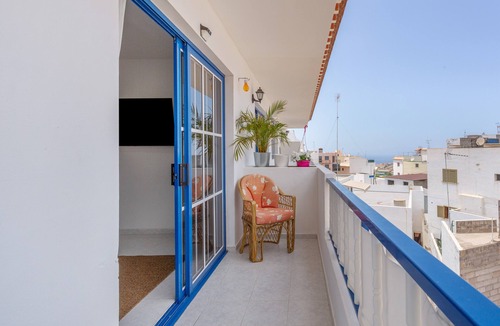 Adeje Apartment | Retama Vacation Apartment with Sea Views, Balcony and Wi-Fi