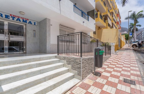 Adeje Apartment | Retama Vacation Apartment with Sea Views, Balcony and Wi-Fi