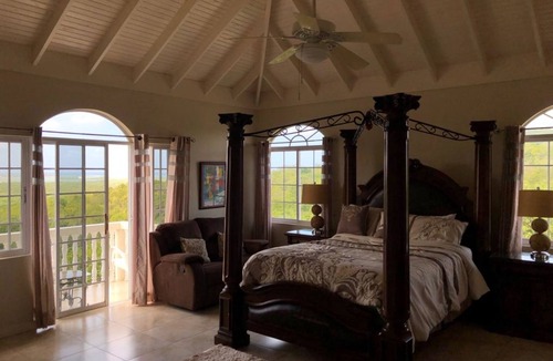 Corral Spring House | Retreat Guesthouse Luxury Suites