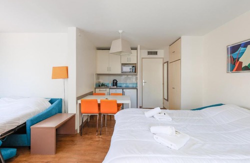 Le Suquet Apartment | RIO - Idéal Congrès-200 m plages - App 6pers- climatisé, terrasse, piscine, parking