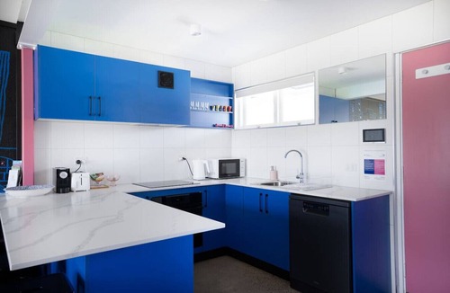 Surfers Paradise Apartment | Riverfront Villa 6 Surfers Paradise with Pool