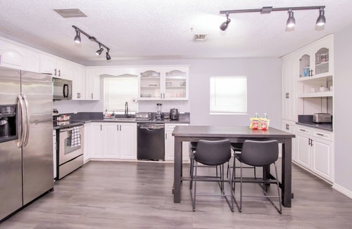 Riverview House | Riverview 2 BD - HUGE yard Pet Friendly!