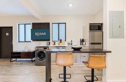 Midtown House | Roami at The Palace | 2 Bedroom | Queen