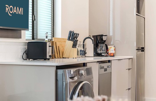 Midtown House | Roami at The Palace | 2 Bedroom | Queen