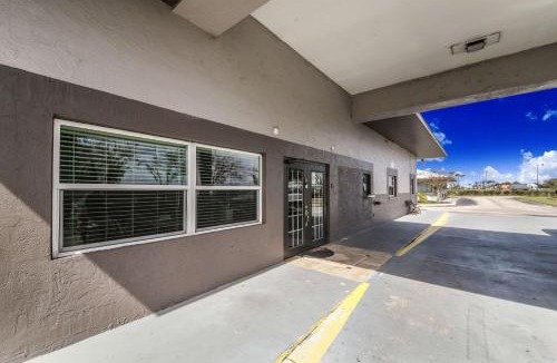 Haines City Hotel | Rodeway Inn & Suites Haines City - Winter Haven