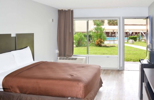 Sun City Center Hotel | Rodeway Inn Sun City Center