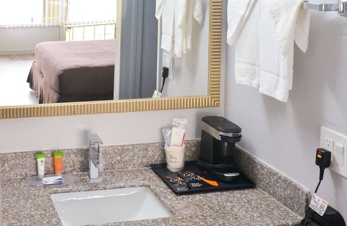 Sun City Center Hotel | Rodeway Inn Sun City Center