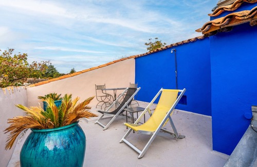 Collias Apartment | Room 'Chambre 10' with Shared Pool, Wi-Fi and Air Conditioning