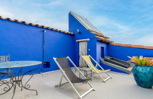 Collias Apartment | Room 'Chambre 10' with Shared Pool, Wi-Fi and Air Conditioning