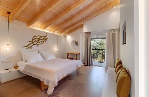 Anthousa Apartment | Room 'Deluxe Loft - C' with Shared Terrace, Wi-Fi and Air Conditioning