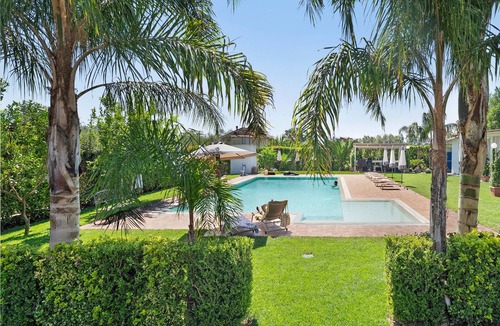 Castelforte Apartment | Room 'Doppia' with Shared Pool, Wi-Fi and Air Conditioning