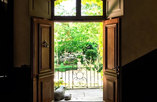 Gemenos Apartment | Room 'Suite Du Maquis' with Mountain View, Wi-Fi and Air Conditioning