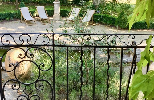Gemenos Apartment | Room 'Suite Du Maquis' with Mountain View, Wi-Fi and Air Conditioning