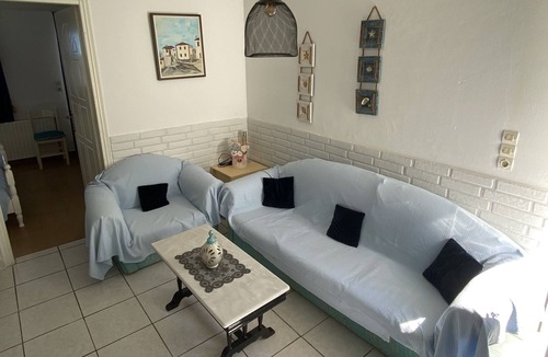 Pigianos Kampos Apartment | ROSE GARDEN APTS Maria's little house