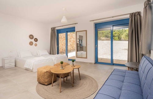 Skinaria Condo | Royal Majestic Residences with Pool & Sea View