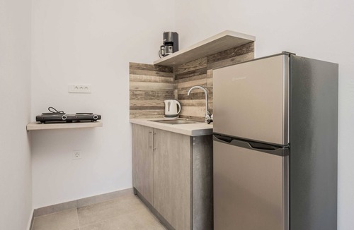 Skinaria Condo | Royal Majestic Residences with Pool & Sea View